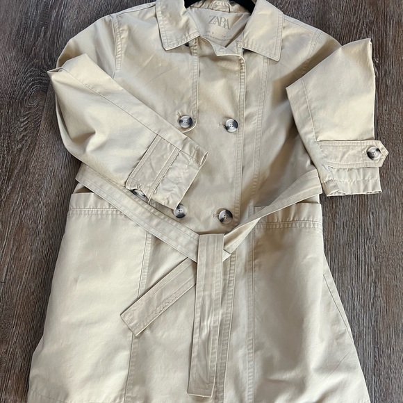 Zara Tan Kids Trench Coat with Belt pit 16 length 25 - Picture 3 of 8